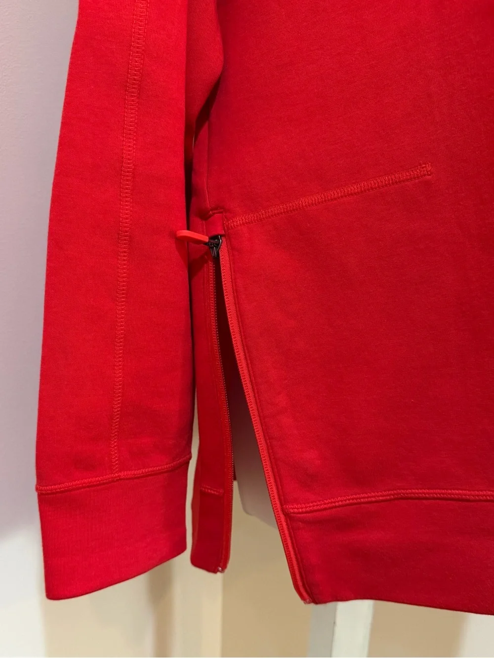 NEW APPLE STORE LOGO EMPLOYEES ONLY ¼ ZIP SWEATSHIRT IN BRIGHT RED UNISEX LARGE